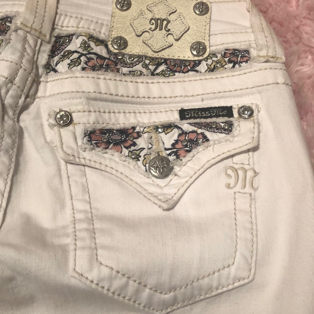 Miss Me White Cropped Capri Jeans Size 28